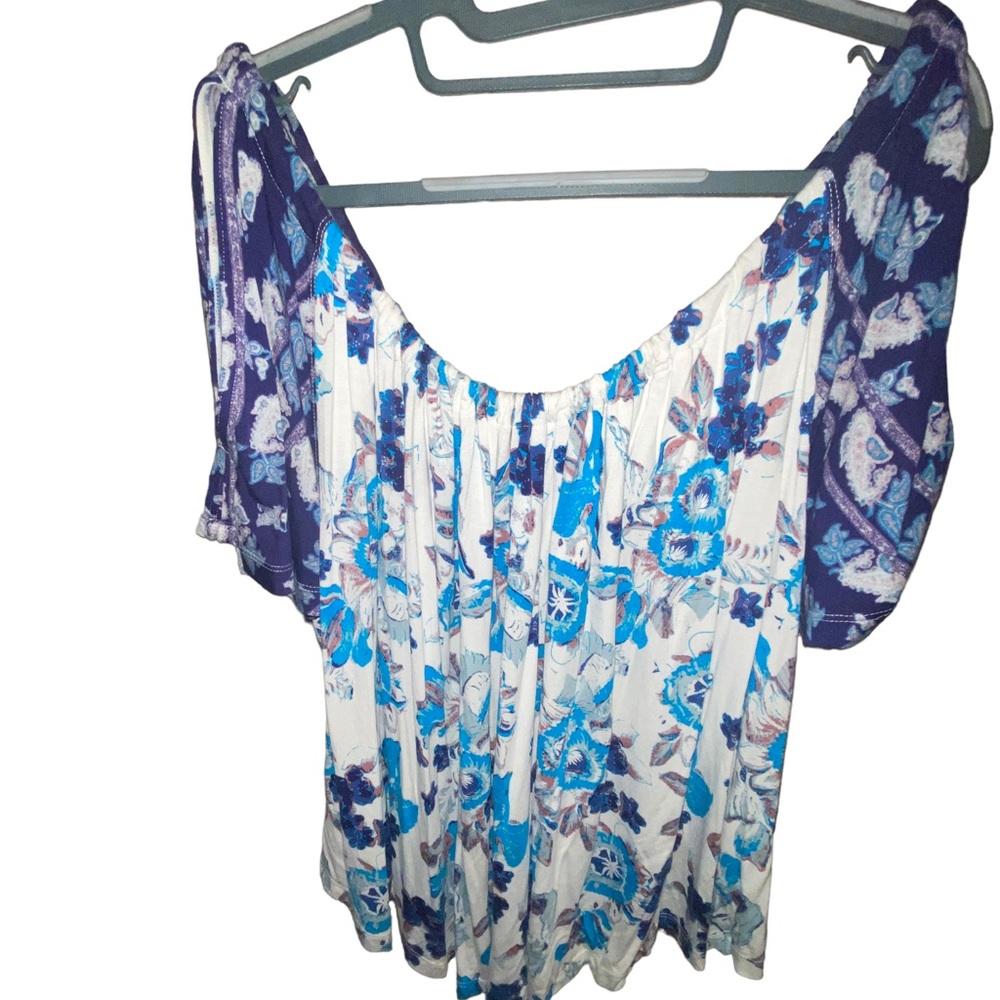 COPY - Free People off or on the shoulder floral top